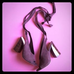 VC John Camuto ankle wrap sandal